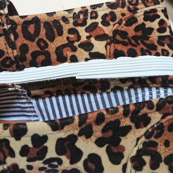 🐆 Leopard Print Slip On Shoes - Picture 5 of 16